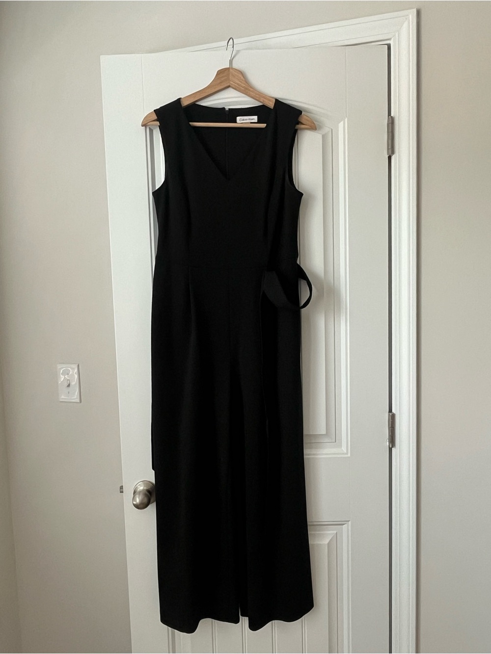 Calvin Klein Women's Black Sleeveless V-Neck Romper